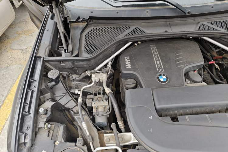 Used BMW X6 2017 xDrive28i Engine Bay Right
