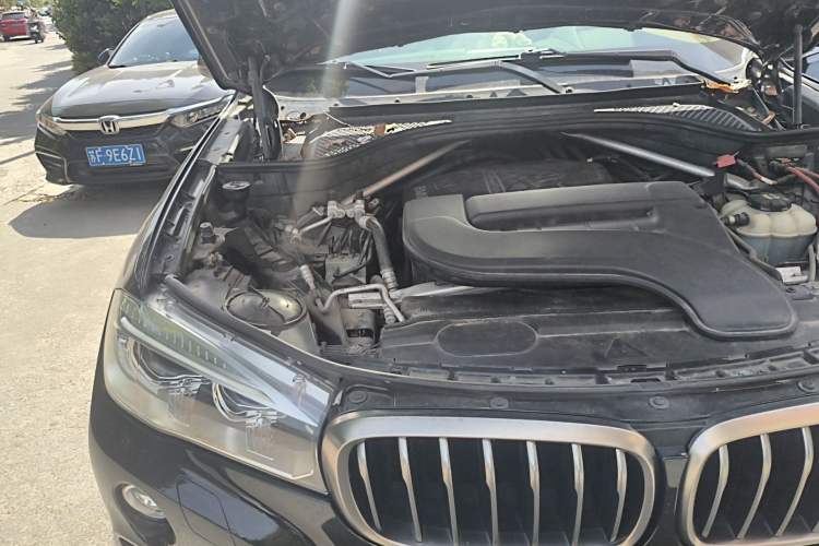 Used BMW X6 2017 xDrive28i Engine Bay Right
