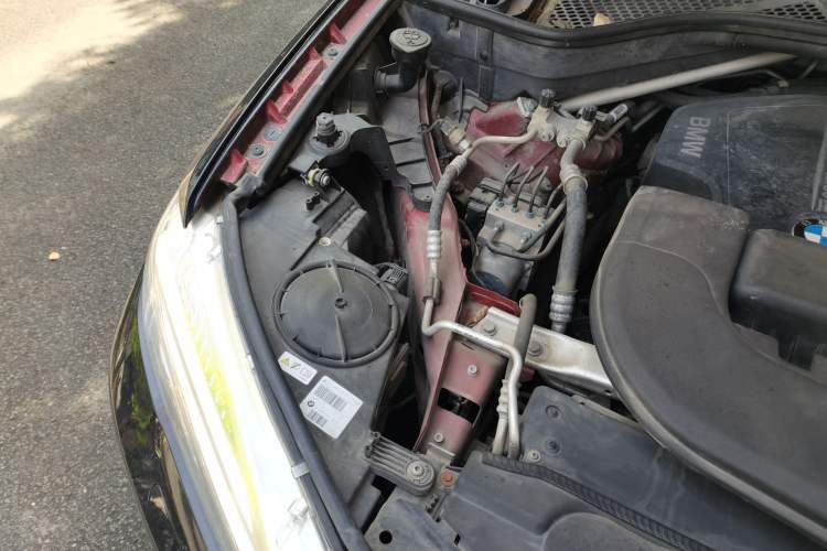 Used BMW X6 2017 xDrive28i Engine Bay Right
