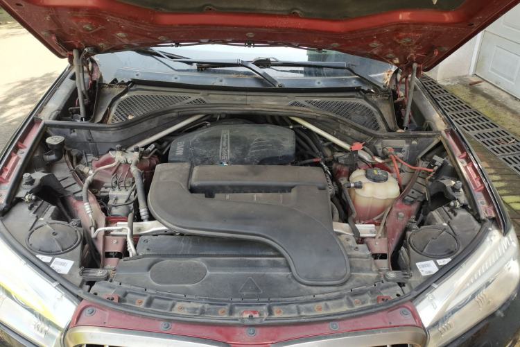Used BMW X6 2017 xDrive28i Engine Bay