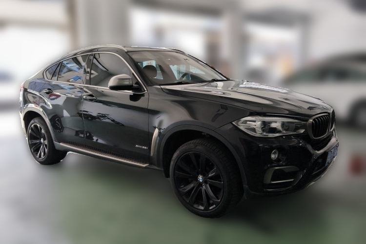 Used BMW X6 2017 xDrive35i Leading Model Front Right 45 Deg
