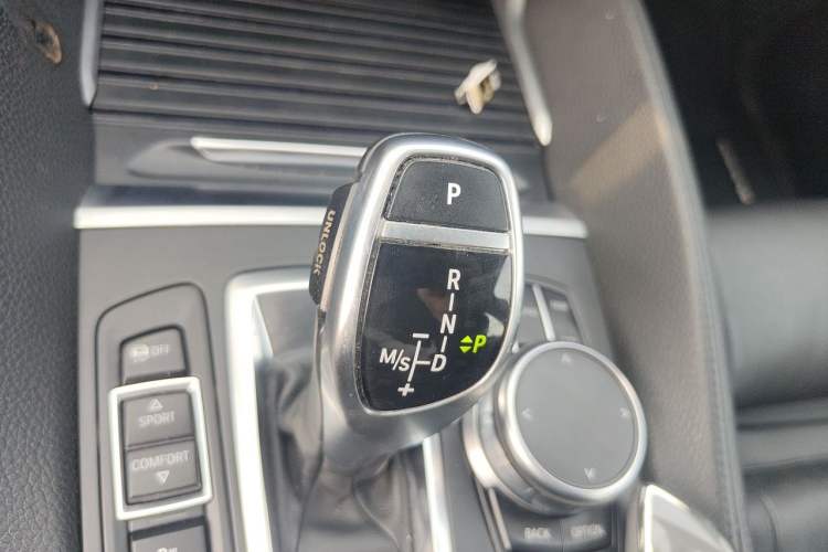 Used BMW X6 2017 xDrive35i Luxury Edition Gear Lever