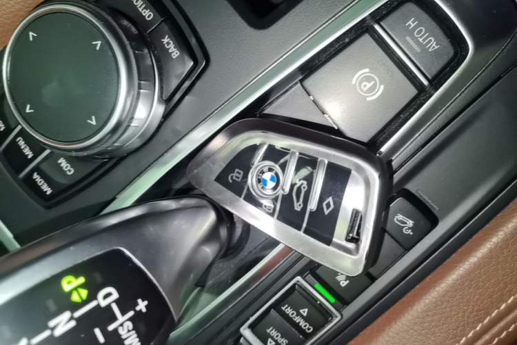 Used BMW X6 2017 xDrive28i Interior 1