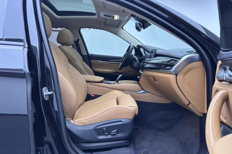 Used BMW X6 2017 xDrive28i Interior 10