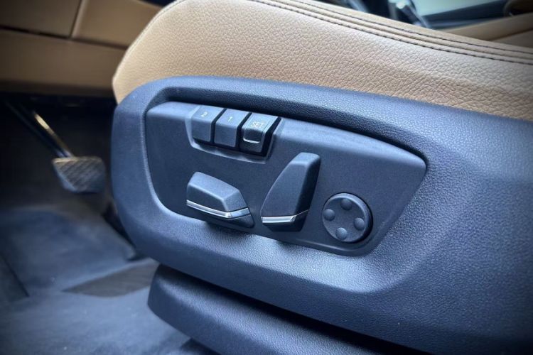 Used BMW X6 2017 xDrive28i Interior 12