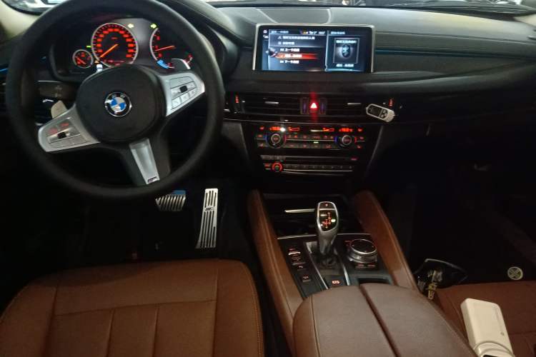 Used BMW X6 2017 xDrive35i Leading Model Interior 2