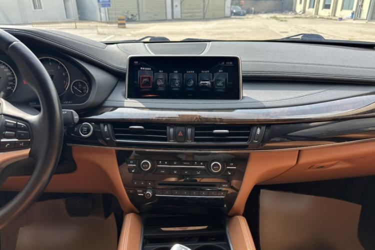 Used BMW X6 2017 xDrive28i Interior 3