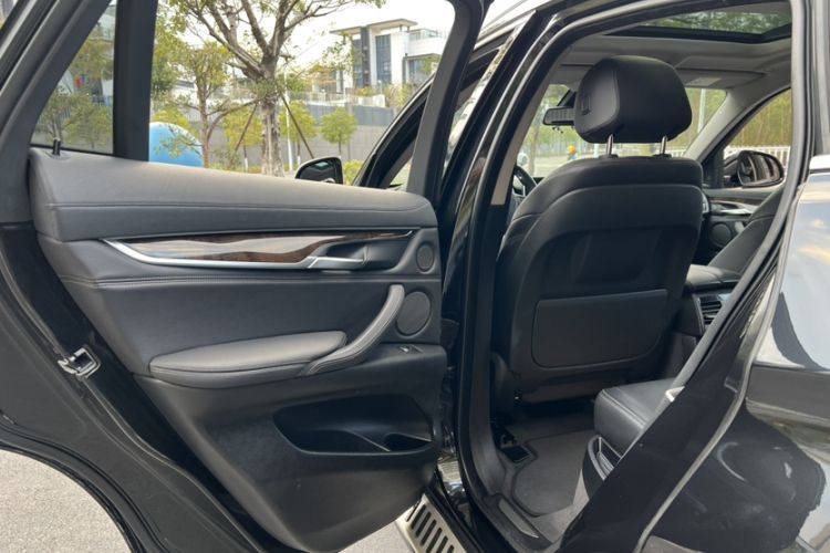 Used BMW X6 2017 xDrive28i Interior 3