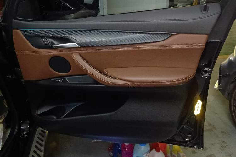 Used BMW X6 2017 xDrive35i Leading Model Interior 5