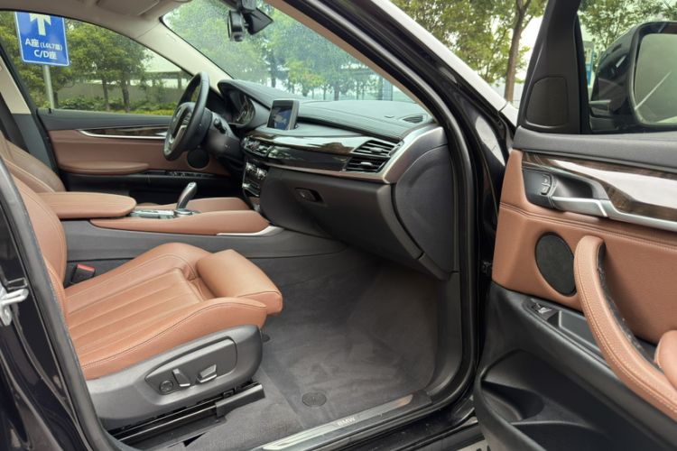 Used BMW X6 2017 xDrive28i Interior 5