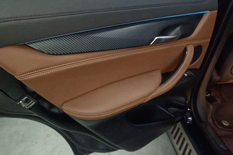 Used BMW X6 2017 xDrive35i Leading Model Interior 8