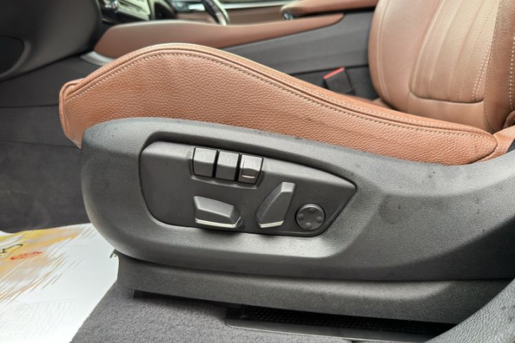 Used BMW X6 2017 xDrive28i Interior 9