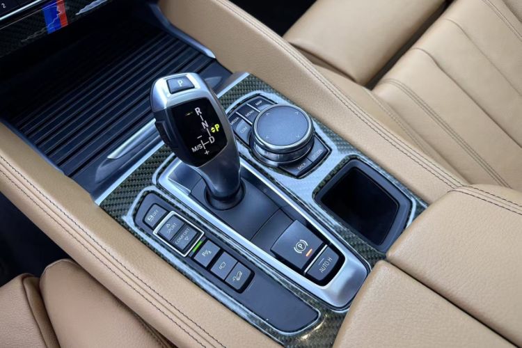 Used BMW X6 2017 xDrive28i Interior 9
