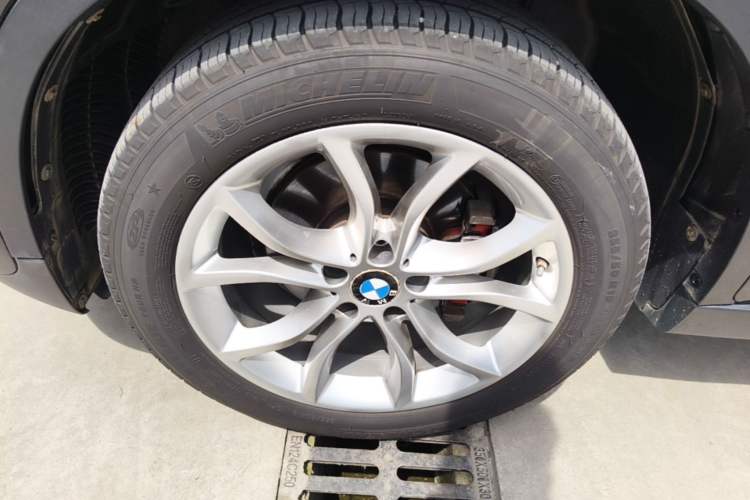 Used BMW X6 2017 xDrive35i Luxury Edition Left Front Wheel Hub