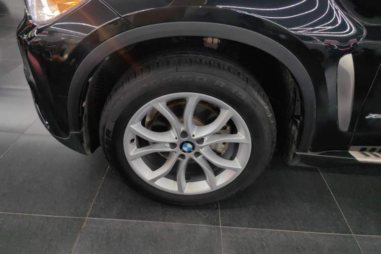 Used BMW X6 2017 xDrive28i Left Front Wheel Hub