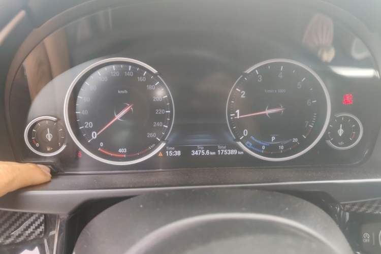 Used BMW X6 2017 xDrive35i M Sport Middle East Odometer Close Up