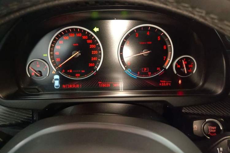 Used BMW X6 2017 xDrive35i Leading Model Odometer Close Up