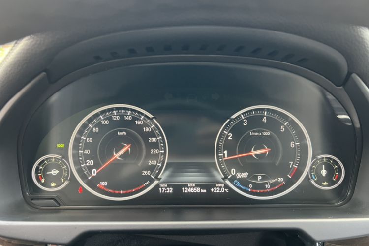 Used BMW X6 2017 xDrive28i Odometer Close Up