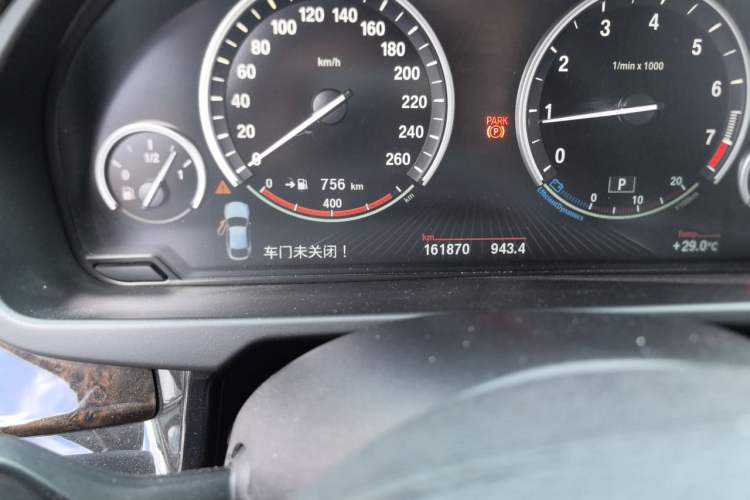 Used BMW X6 2017 xDrive28i Odometer Close Up