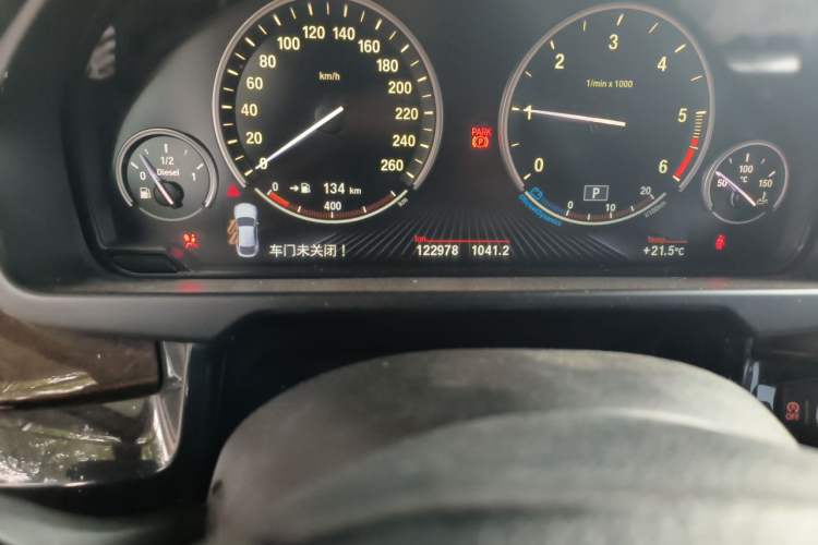 Used BMW X6 2017 xDrive28i Odometer Close Up