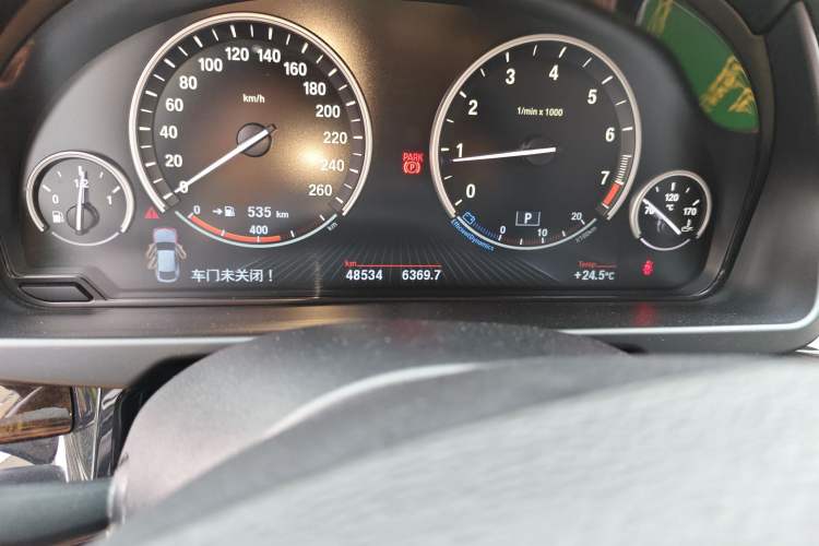 Used BMW X6 2017 xDrive28i Odometer Close Up