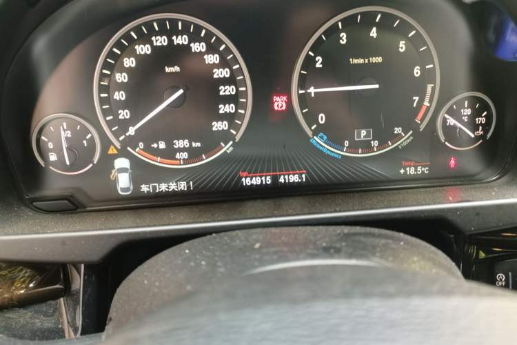 Used BMW X6 2017 xDrive28i Odometer Close Up