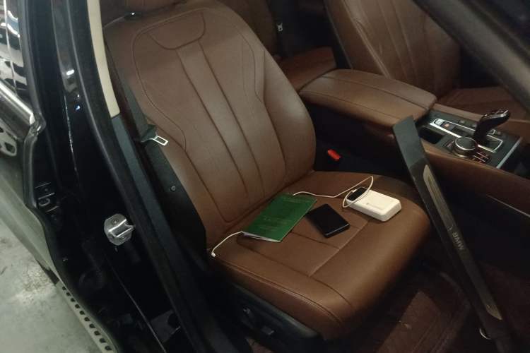 Used BMW X6 2017 xDrive35i Leading Model Right Front Seat