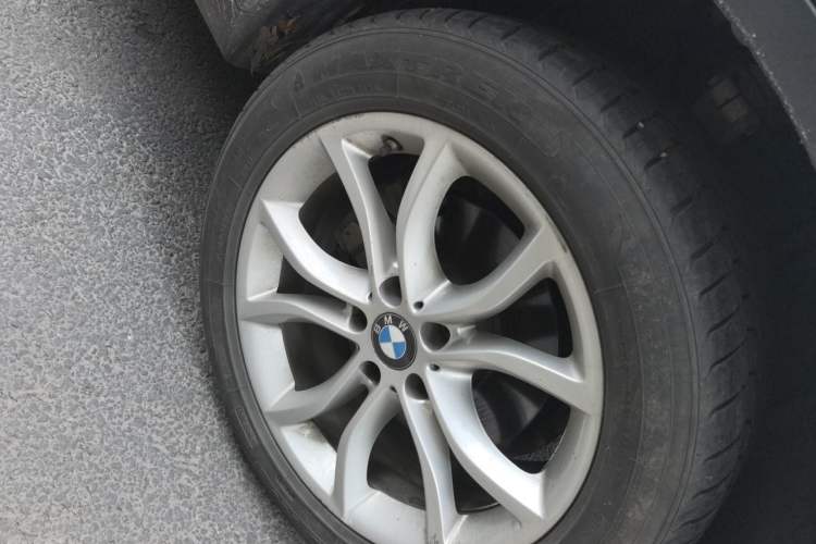 Used BMW X6  Right Front Wheel Hub