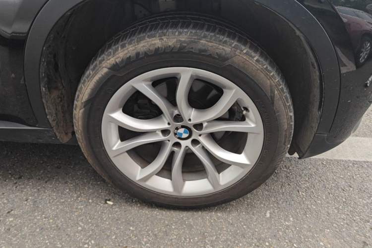 Used BMW X6  Right Front Wheel Hub