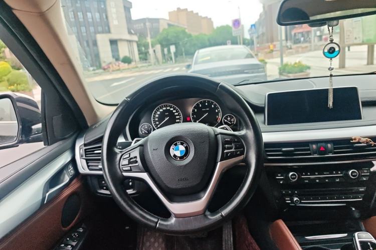 Used BMW X6 2017 xDrive35i Leading Model Steering Wheel