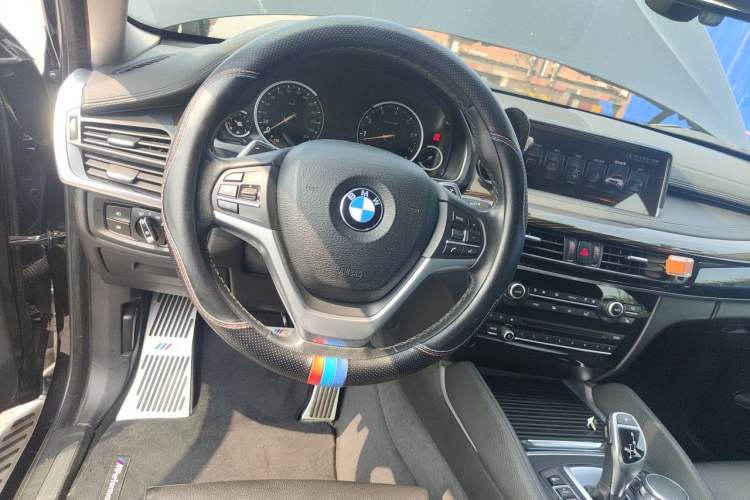 Used BMW X6 2017 xDrive35i Luxury Edition Steering Wheel