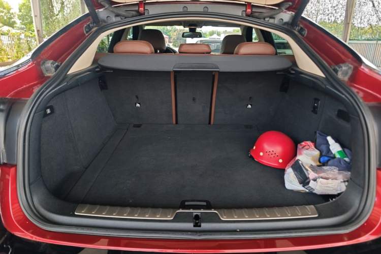 Used BMW X6 2017 xDrive28i Trunk