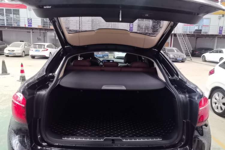 Used BMW X6 2017 xDrive28i Trunk