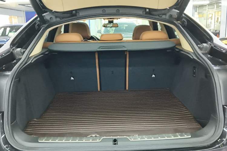 Used BMW X6 2017 xDrive28i Trunk