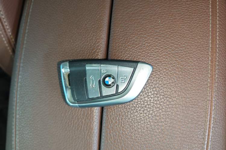 Used BMW X6 2017 xDrive28i Vehicle Key