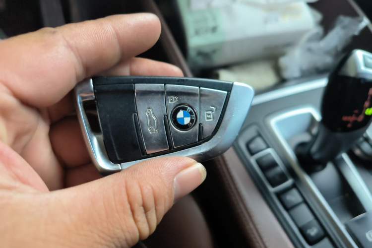 Used BMW X6 2017 xDrive28i Vehicle Key