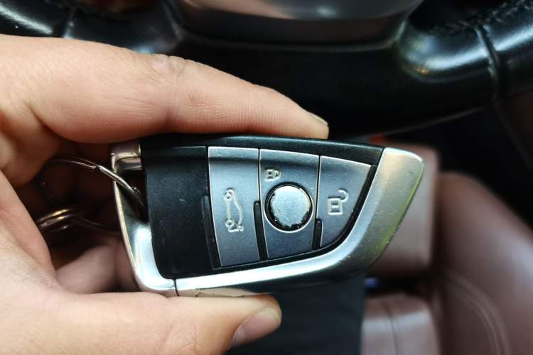 Used BMW X6 2017 xDrive28i Vehicle Key