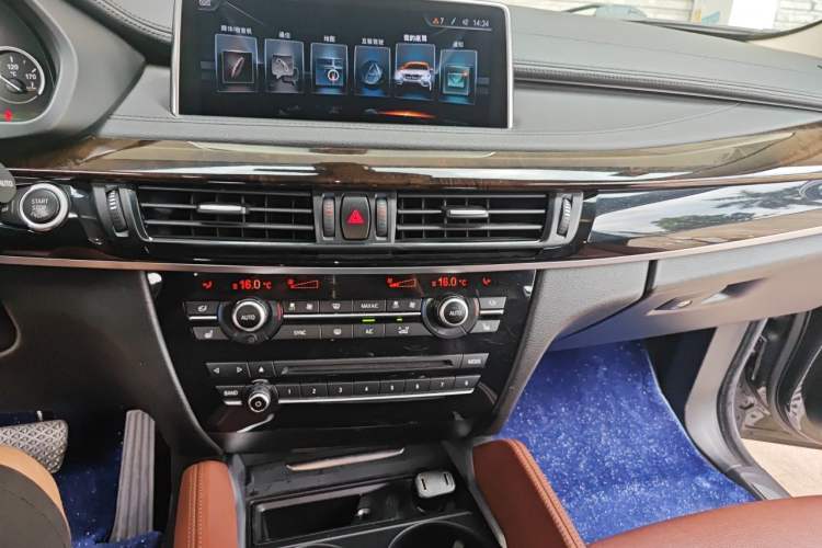 Used BMW X6 2017 xDrive28i Audio And AC Panel