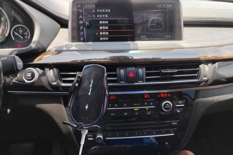 Used BMW X6 2017 xDrive28i Audio And AC Panel