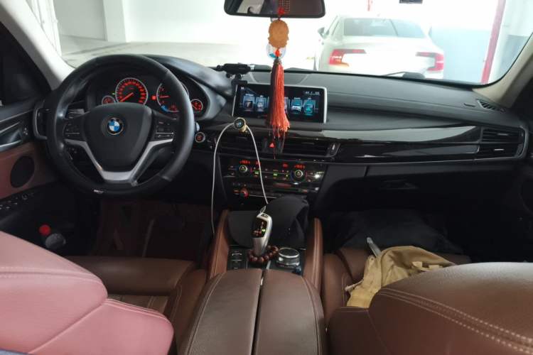 Used BMW X6 2017 xDrive28i Center Console