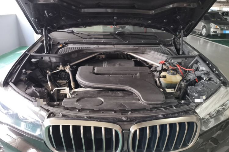 Used BMW X6 2017 xDrive28i Engine Bay