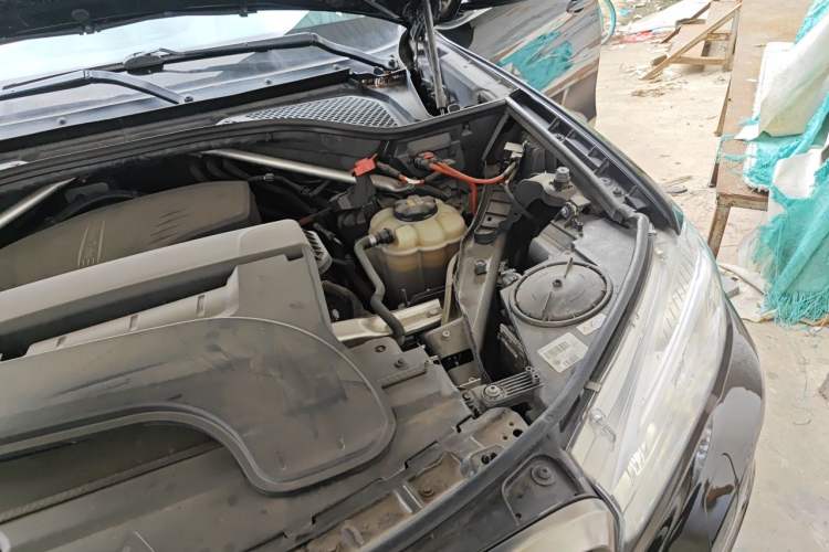 Used BMW X6 2017 xDrive28i Engine Bay Left