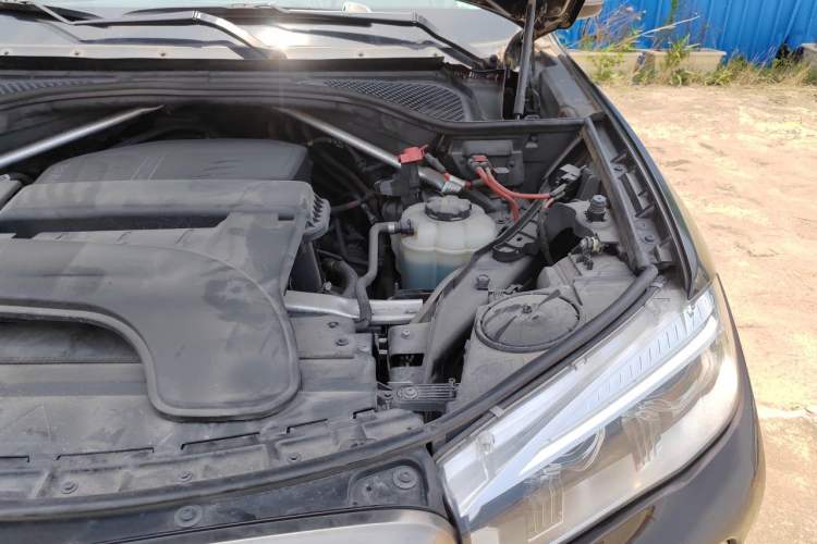 Used BMW X6 2017 xDrive28i Engine Bay Left
