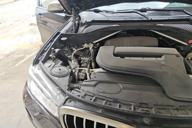 Used BMW X6 2017 xDrive28i Engine Bay Right
