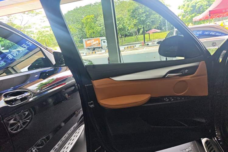 Used BMW X6 2017 xDrive35i M Sport Middle East Left Front Door Interior
