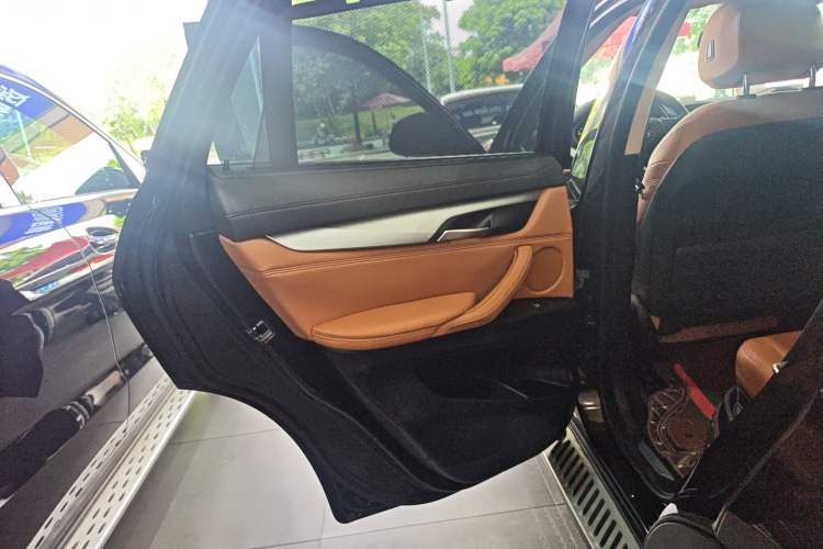 Used BMW X6 2017 xDrive35i M Sport Middle East Left Rear Door Interior