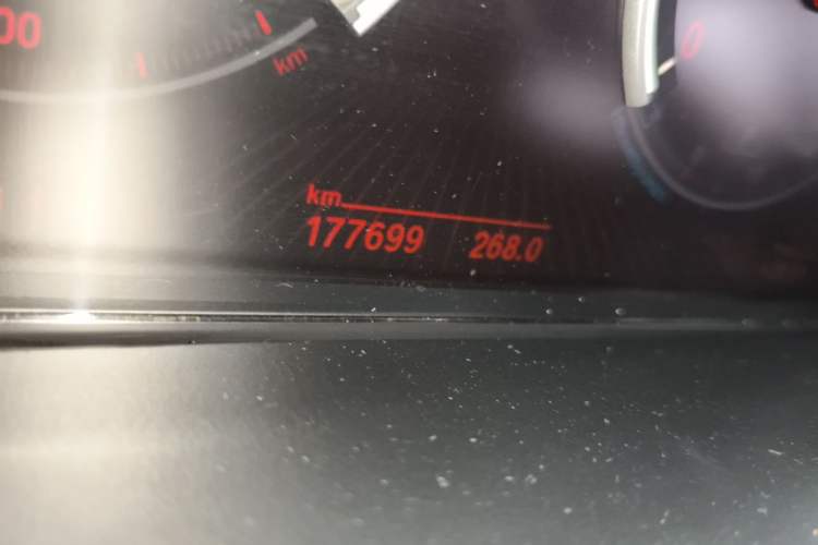 Used BMW X6 2017 xDrive28i Odometer Close Up