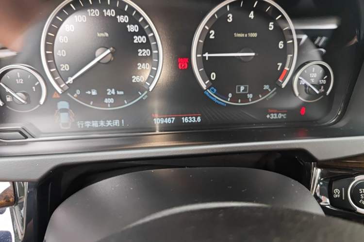 Used BMW X6 2017 xDrive28i Odometer Close Up