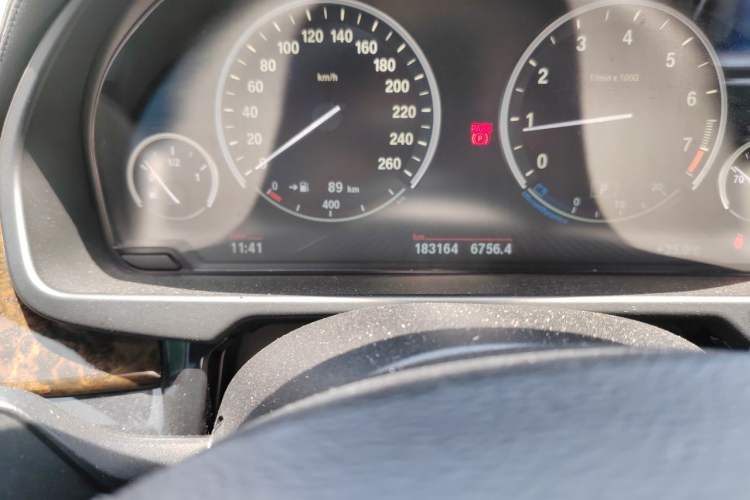 Used BMW X6 2017 xDrive28i Odometer Close Up