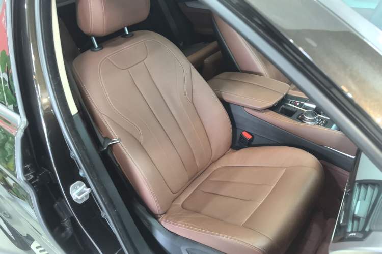 Used BMW X6 2017 xDrive35i Leading Model Right Front Seat